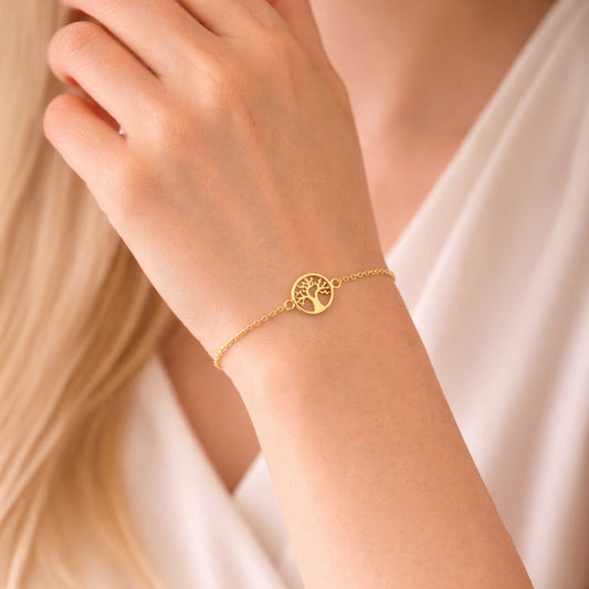 585 Gold Armband mit Motiv Lebensbaum am Handgelenk getragen