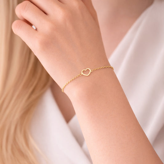 585 Gold Damenarmband mit Herz, am Handgelenk getragen