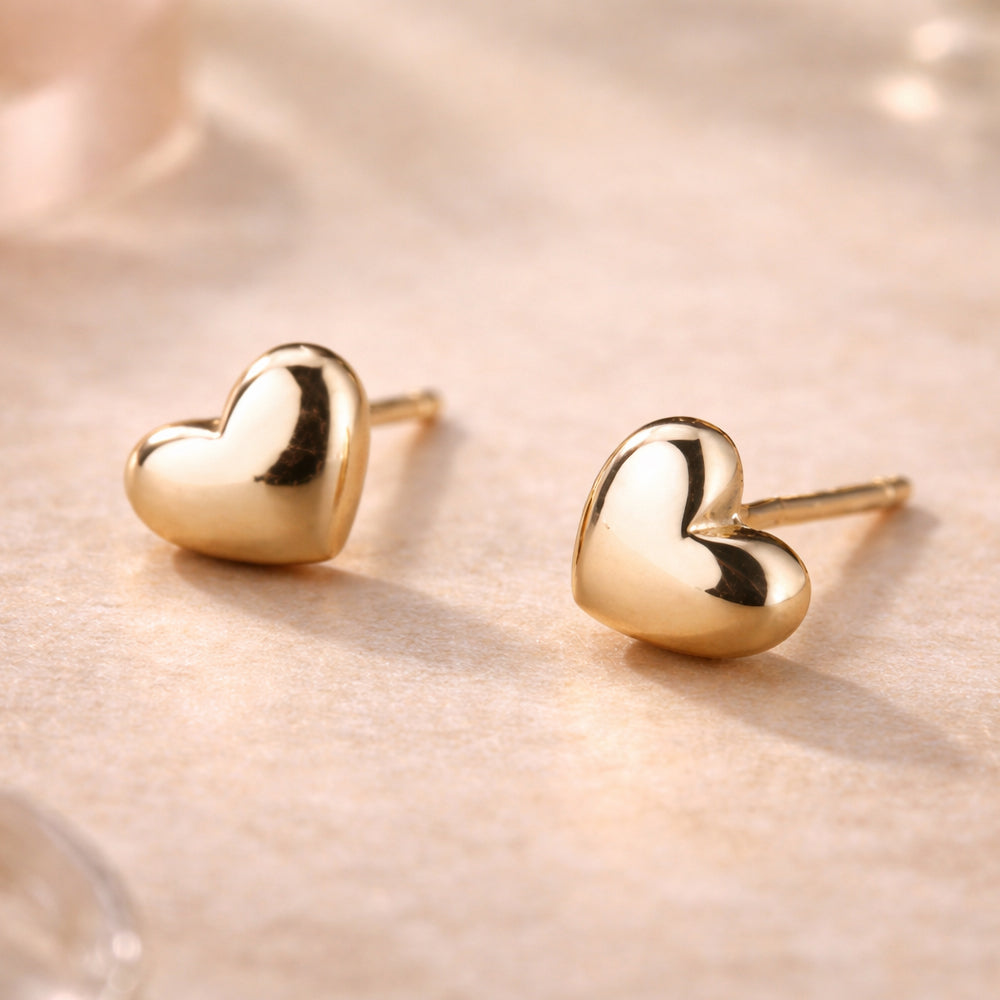 Herz Ohrstecker aus 925 Sterling Silber in Goldoptik, glänzende Damen Ohrringe in Herzform