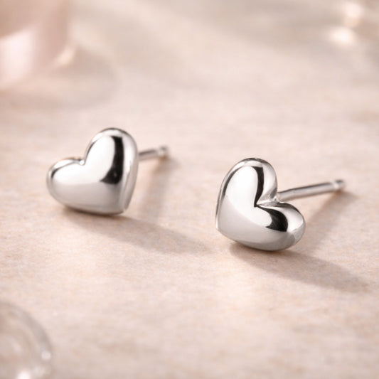 Herz Ohrstecker aus 925 Sterling Silber in Silber, glänzende Damen Ohrringe in Herzform