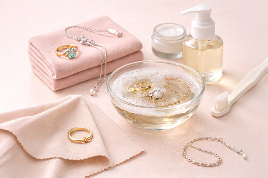 Schmuck reinigen - so geht's