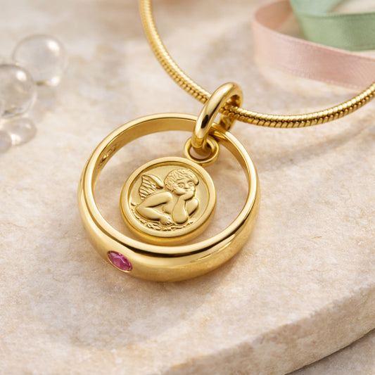 Anhänger aus 333er Gold - Taufring mit Engel und Edelstein