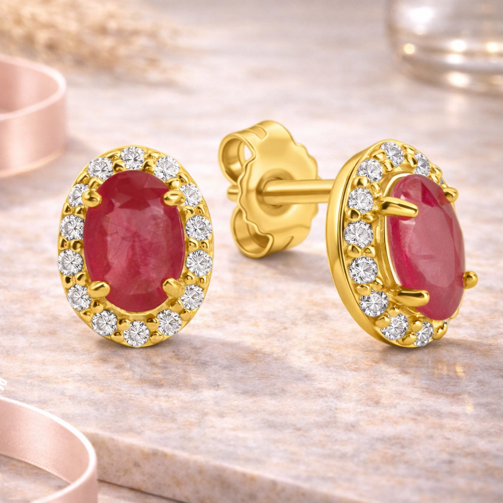 Damen Ohrstecker 333 Gelbgold mit Rubin und 28 weißen Zirkonia - 9mm