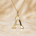 Buchstaben Anhänger Damen 375 Gelbgold matt glänzend 18mm - optional mit Kette 45cm