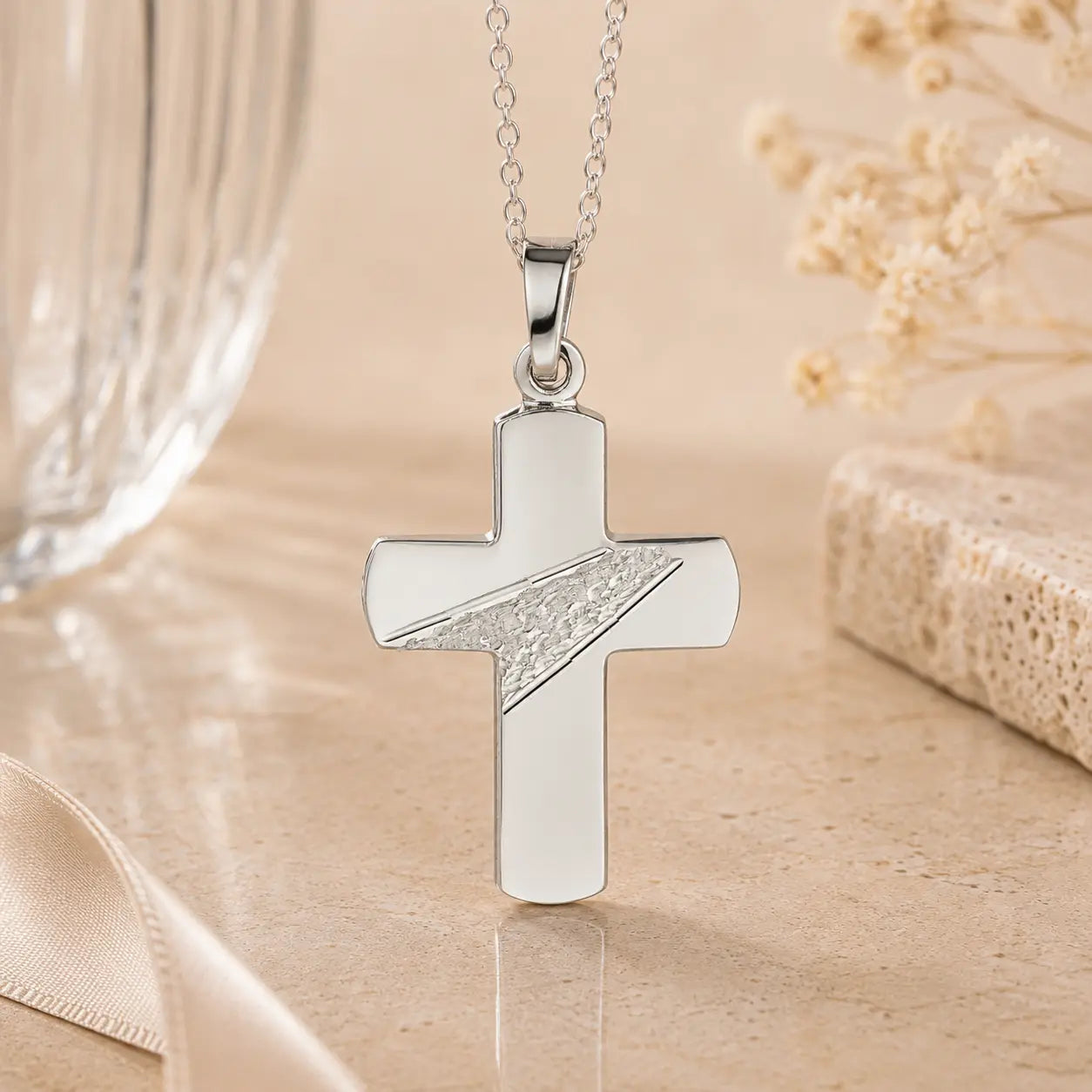 Kreuz Anhänger Damen 925 Sterling Silber diamantiert und gehämmert - gravierbar mit optionaler Kette 45cm