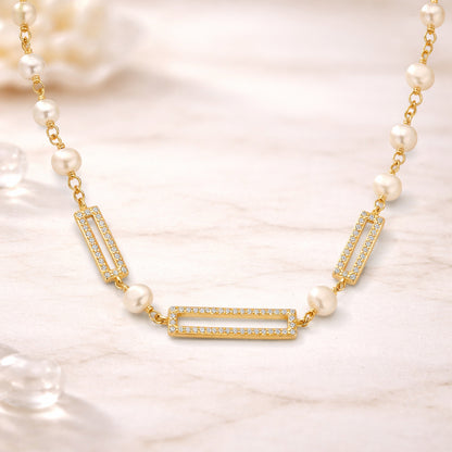 Collier mit Anhänger, Süßwasser Zuchtperlen und 82 Zirkonia