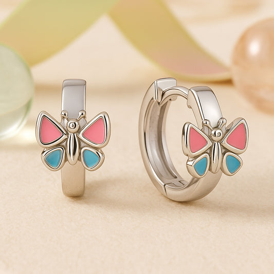 Silberne Kinderohrringe mit Schmetterling-Anhänger in Rosa und Blau, hypoallergen & nickelfrei; zarte Schmetterlings-Creolen für Mädchen, niedlicher Kinderschmuck