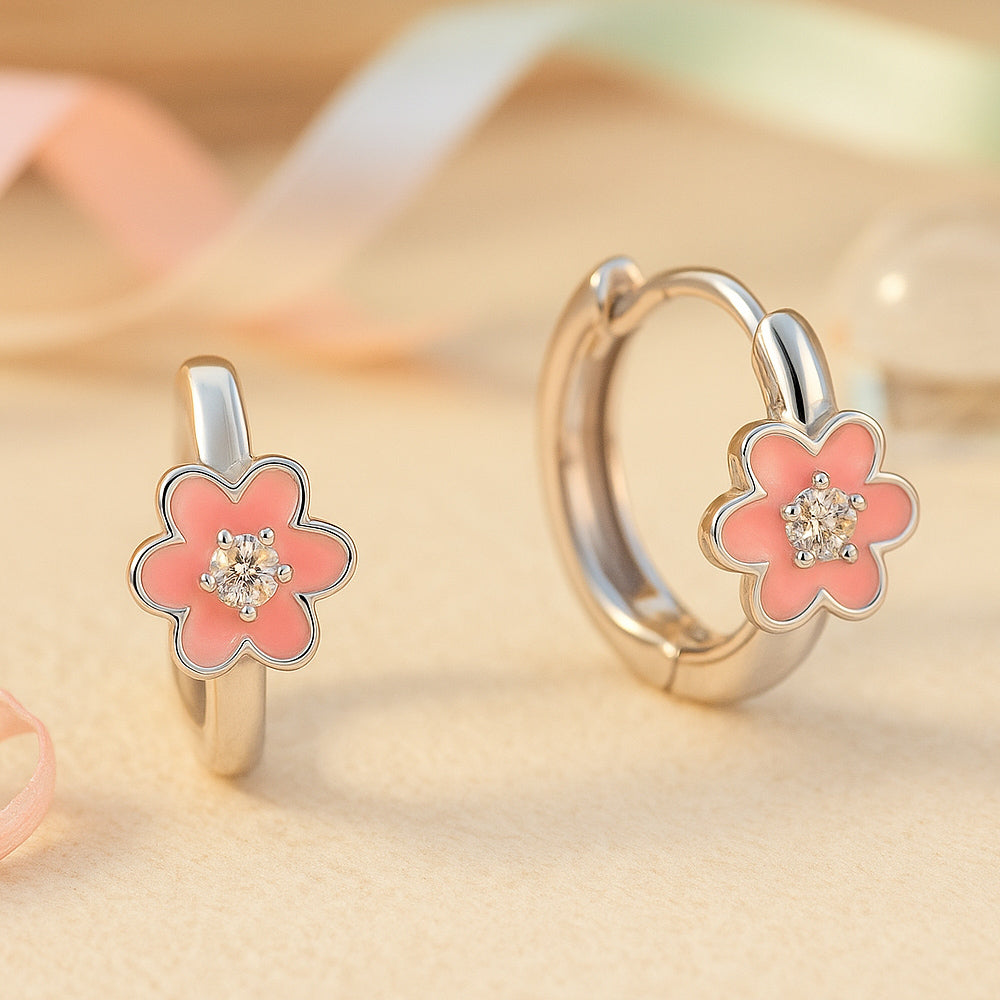Silberne Kinderohrringe mit rosa Blütenanhänger und funkelndem Stein, hypoallergen; zarte Blumen-Creolen für Mädchen, ideal als Geschenk