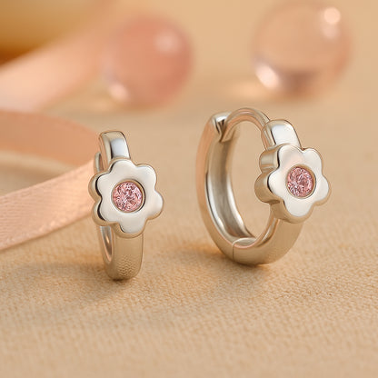 Silberne Kinderohrringe in Blumenform mit rosa Glitzerstein, hypoallergen & nickelfrei; zarte Blüten-Creolen für Mädchen, süßer Kinderschmuck