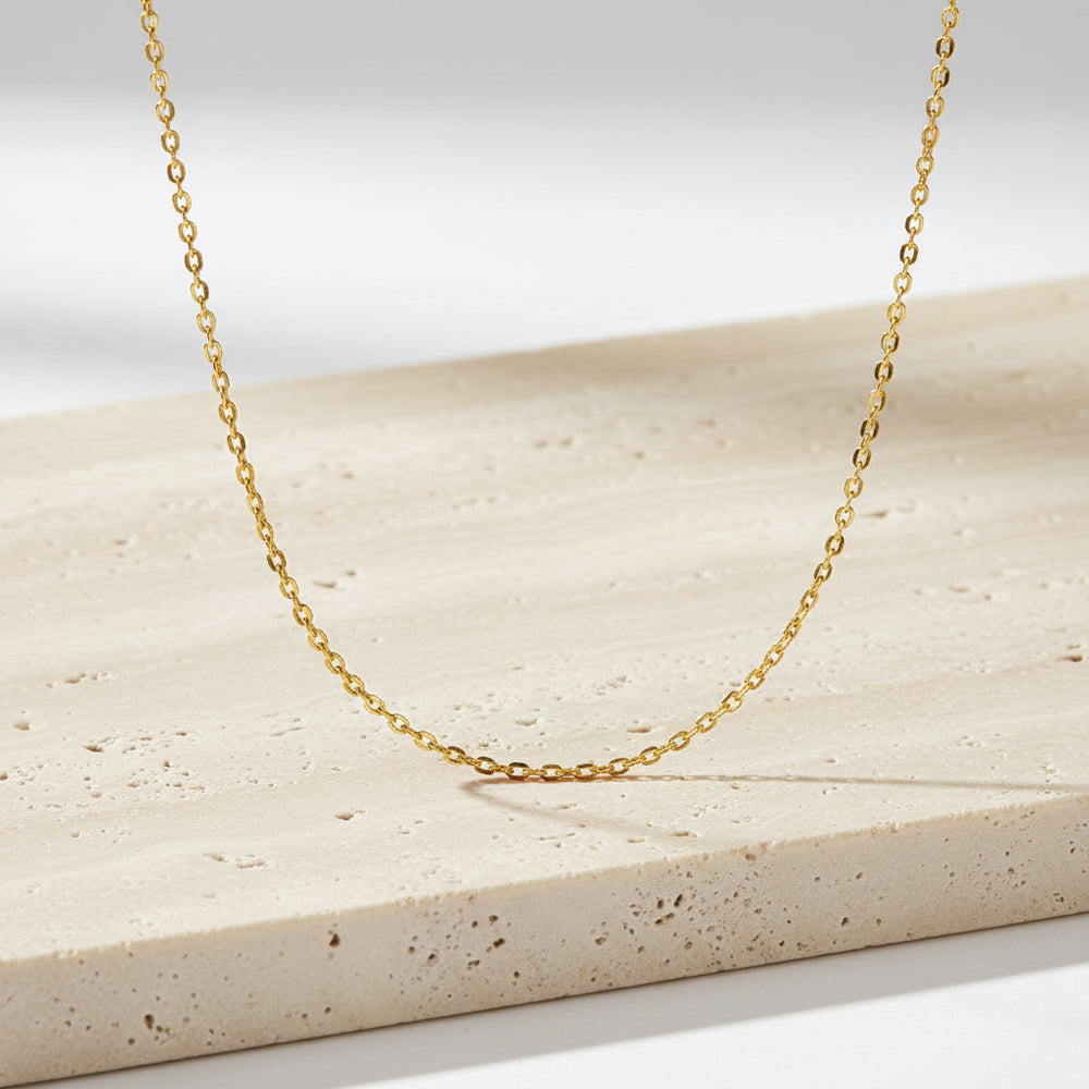 Elegante Ankerkette aus 333er Gold für Damen mit feiner Gliederstruktur.