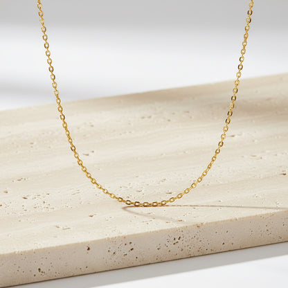 Elegante Ankerkette aus 333er Gold für Damen mit feiner Gliederstruktur.