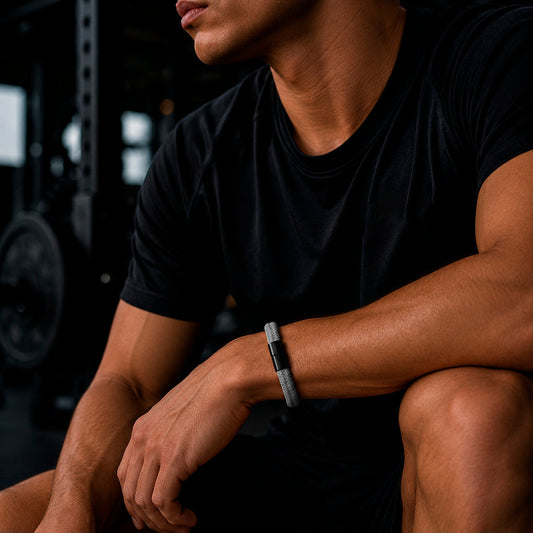 Braid Lock Grey - Geflochtenes Lederarmband für Herren in grau gravierbar | Edelstahl Magnetverschluss