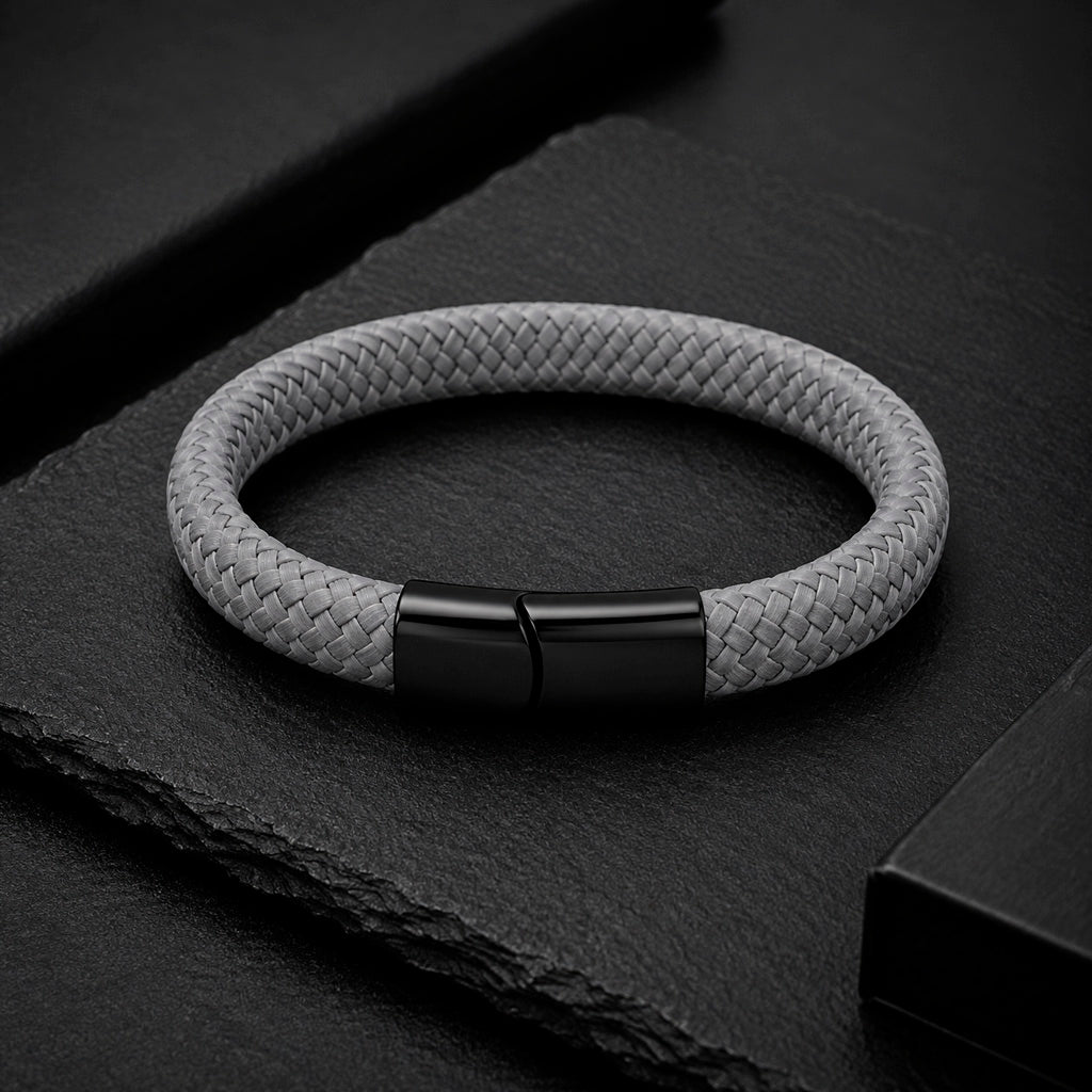 Braid Lock Grey - Geflochtenes Lederarmband für Herren in grau gravierbar | Edelstahl Magnetverschluss