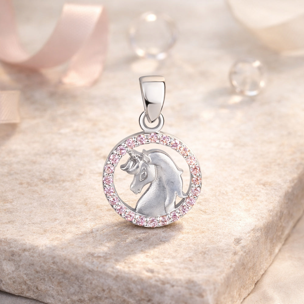 Runder Einhorn Anhänger aus 925 Sterling Silber mit funkelnden rosa Zirkonia-Steinen in feiner Fassung.