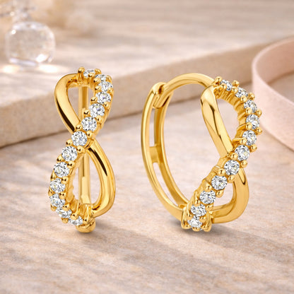 Goldene Creolen Ohrringe aus 585er Gold für Damen im Infinity-Design mit funkelndem Zirkonia-Besatz.