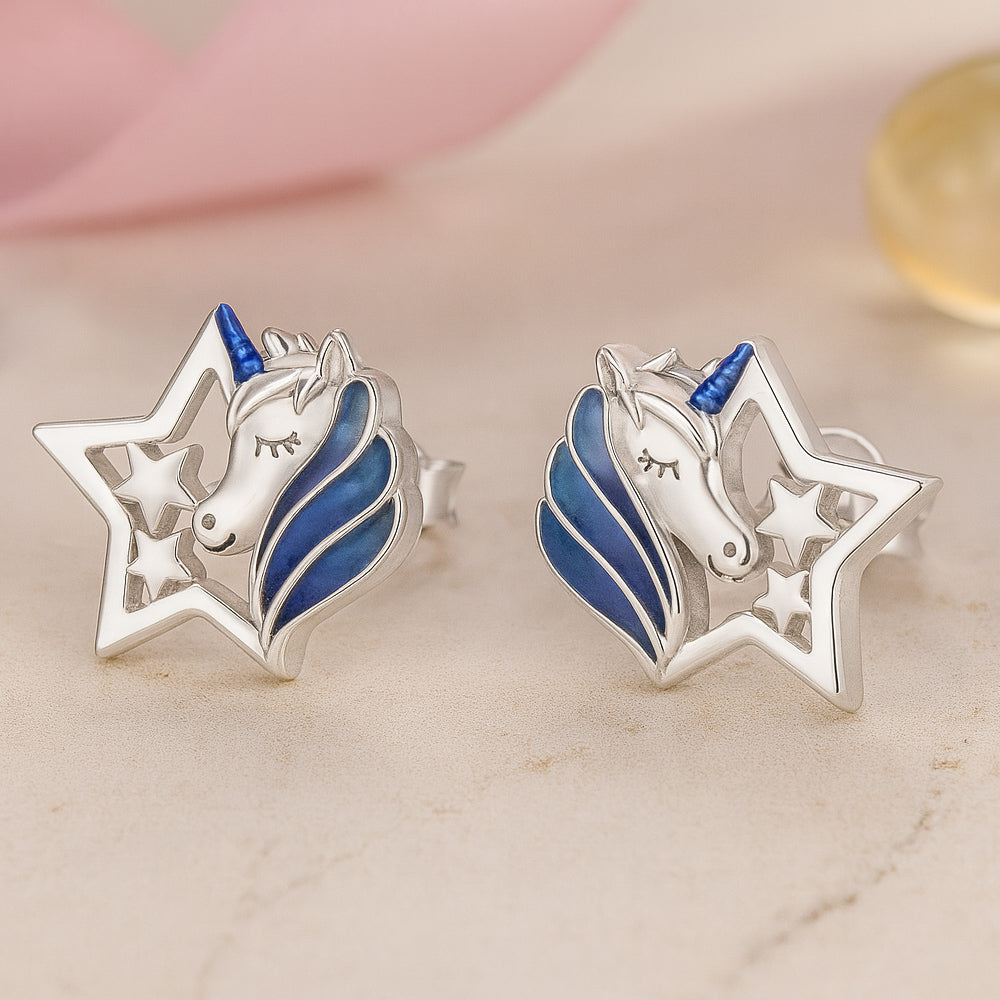 Kinder-Ohrstecker aus Silber im Einhorn-Design mit blauer Emaille und Sternmotiv - funkelnder, verspielter Schmuck für Mädchen.