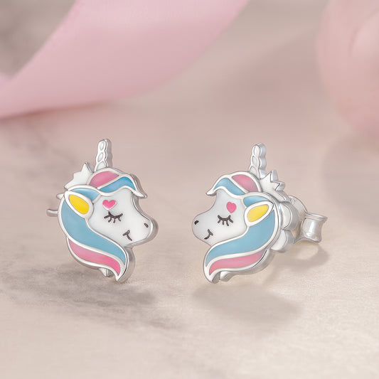 Niedliche Kinder-Ohrstecker in Einhorn-Form aus Silber mit farbiger Emaille in Blau, Pink und Gelb - verspielter Schmuck für Mädchen.