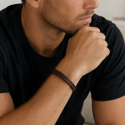 Rustic Lock - Braun geflochtenes Lederarmband für Herren gravierbar | Edelstahl Magnetverschluss