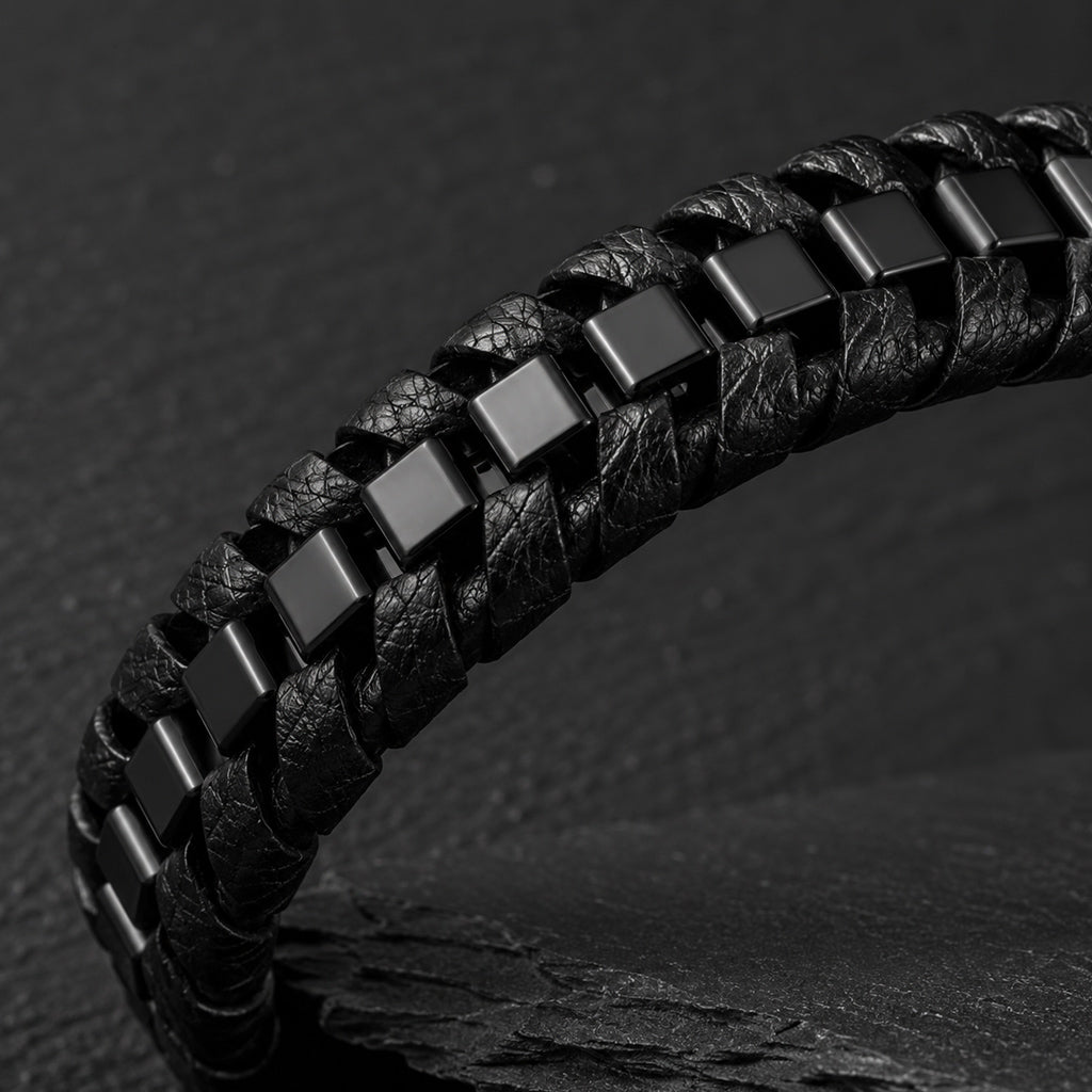 Chain Ride - Lederarmband mit Kettengliedern für Herren gravierbar schwarz | Edelstahl-Magnetverschluss