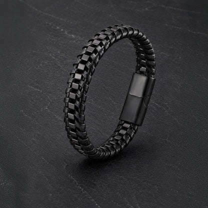 Chain Ride - Lederarmband mit Kettengliedern für Herren gravierbar schwarz | Edelstahl-Magnetverschluss