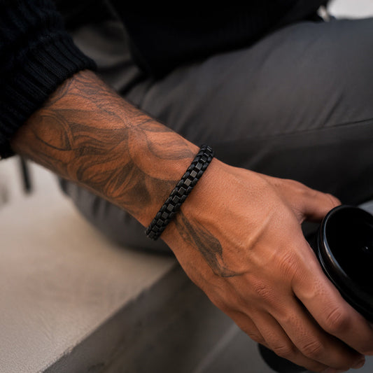 Chain Ride - Lederarmband mit Kettengliedern für Herren gravierbar schwarz | Edelstahl-Magnetverschluss