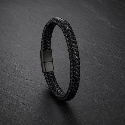 Braid Lock Black - Geflochtenes Lederarmband für Herren in schwarz gravierbar | Edelstahl Magnetverschluss