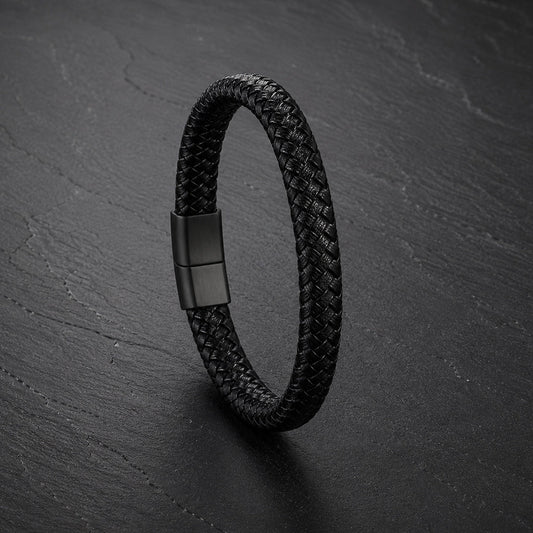 Braid Lock Black - Geflochtenes Lederarmband für Herren in schwarz gravierbar | Edelstahl Magnetverschluss