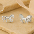 Silberne Ohrstecker mit Pferd-Motiv - detailreicher Pferdeschmuck aus Silber, ideal für Kinder und Pferdeliebhaber.