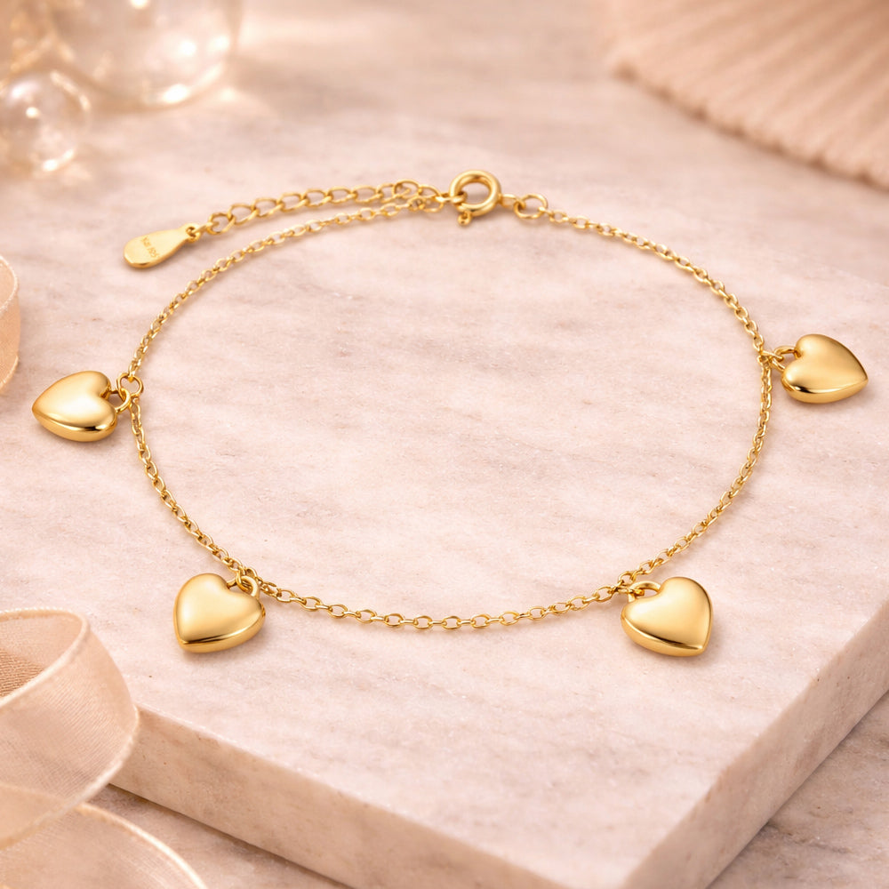 Vergoldetes 925 Sterling Silber Armband mit 4 Herzanhängern